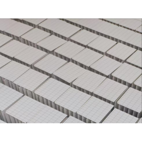 Підкладка з глинозему для інтегральних схем, нанесена лазером